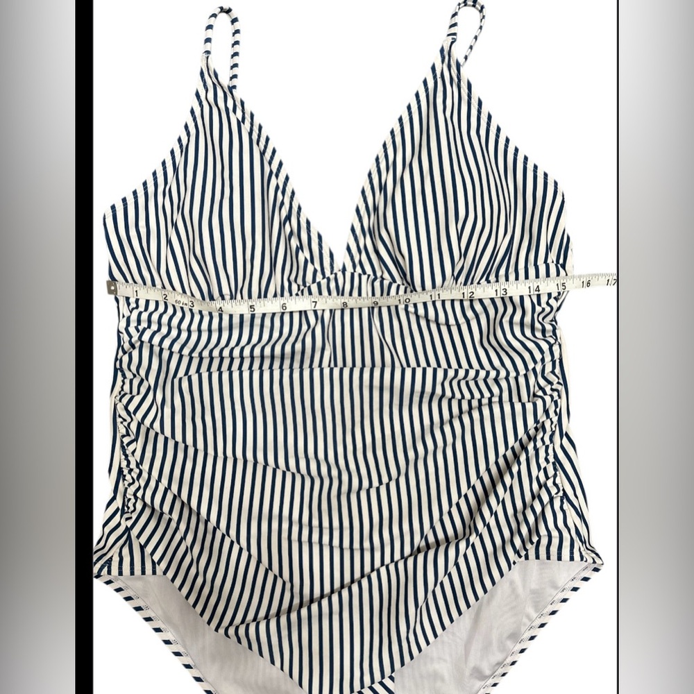 CUPSHE Women's One Piece Swimsuit Tummy Control V Neck Bathing Suit F24 - Picture 9 of 10